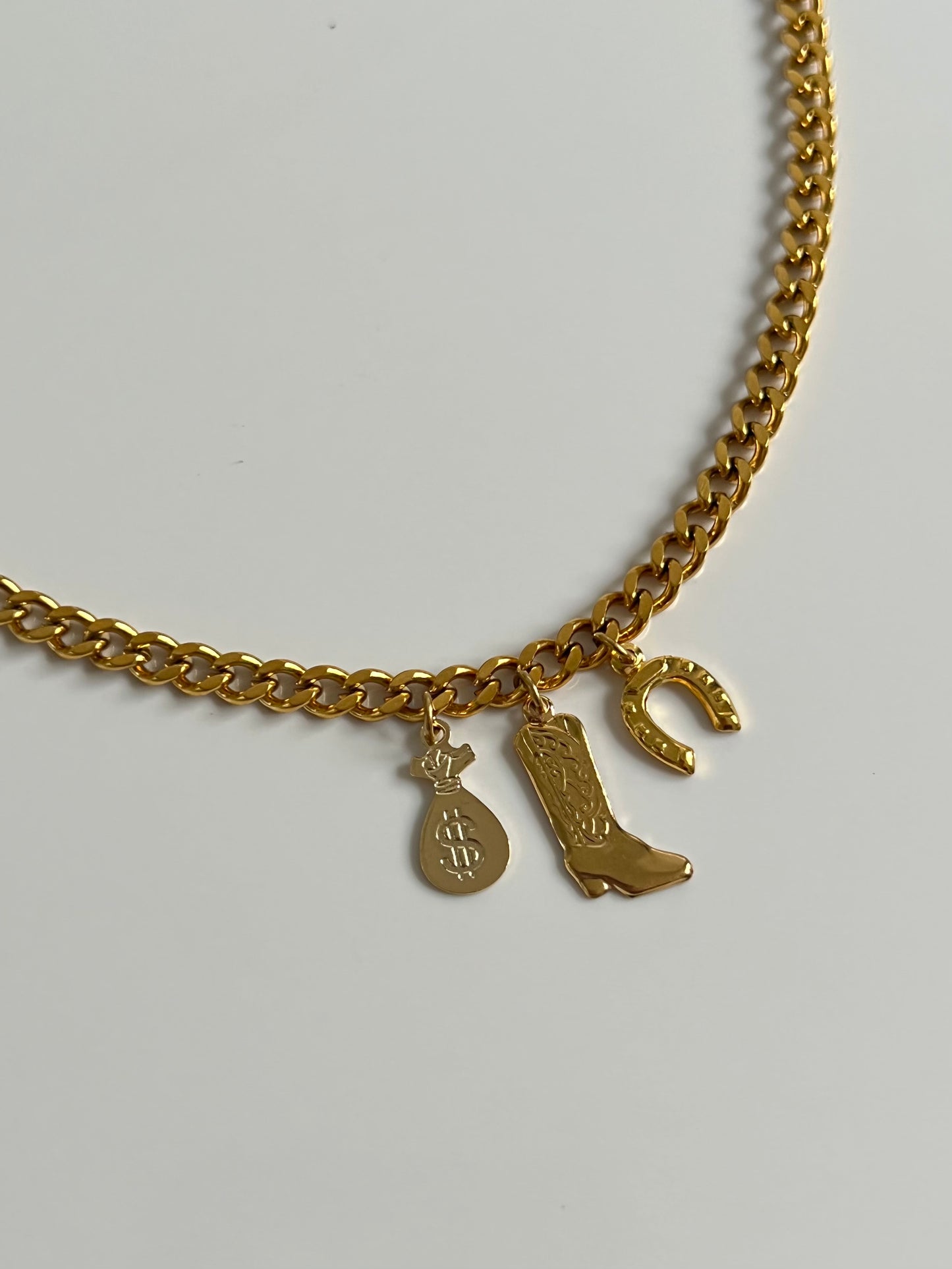 “Howdy cowgirl!” chain