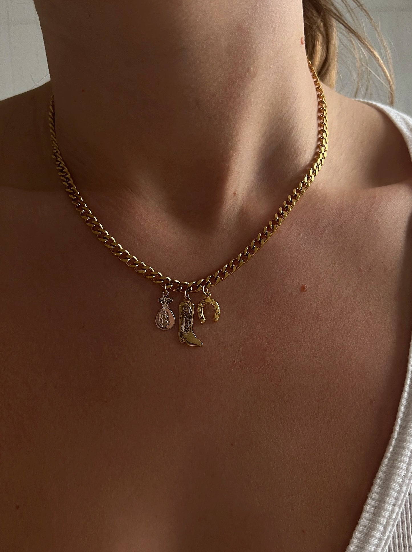 “Howdy cowgirl!” chain